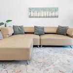 Lovely And Spacious 3-Bedroom Apartment, 150M Walk To The Beach
