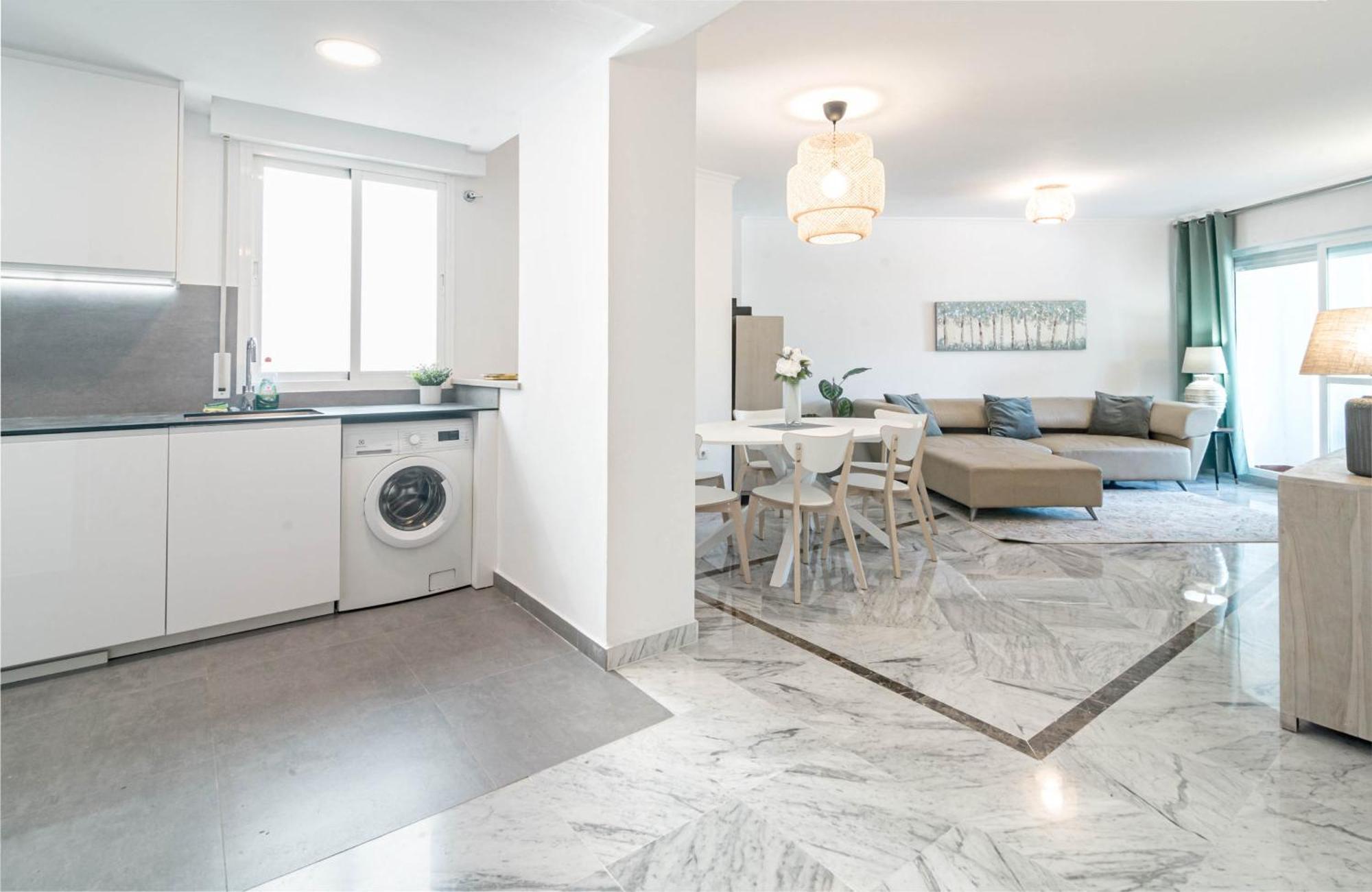 Lovely And Spacious 3-bedroom Apartment, 150m Walk To The * Marbella