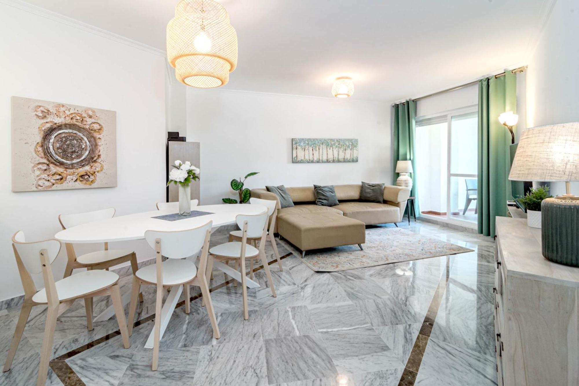 Apartamento Lovely And Spacious 3-bedroom Apartment, 150m Walk To The