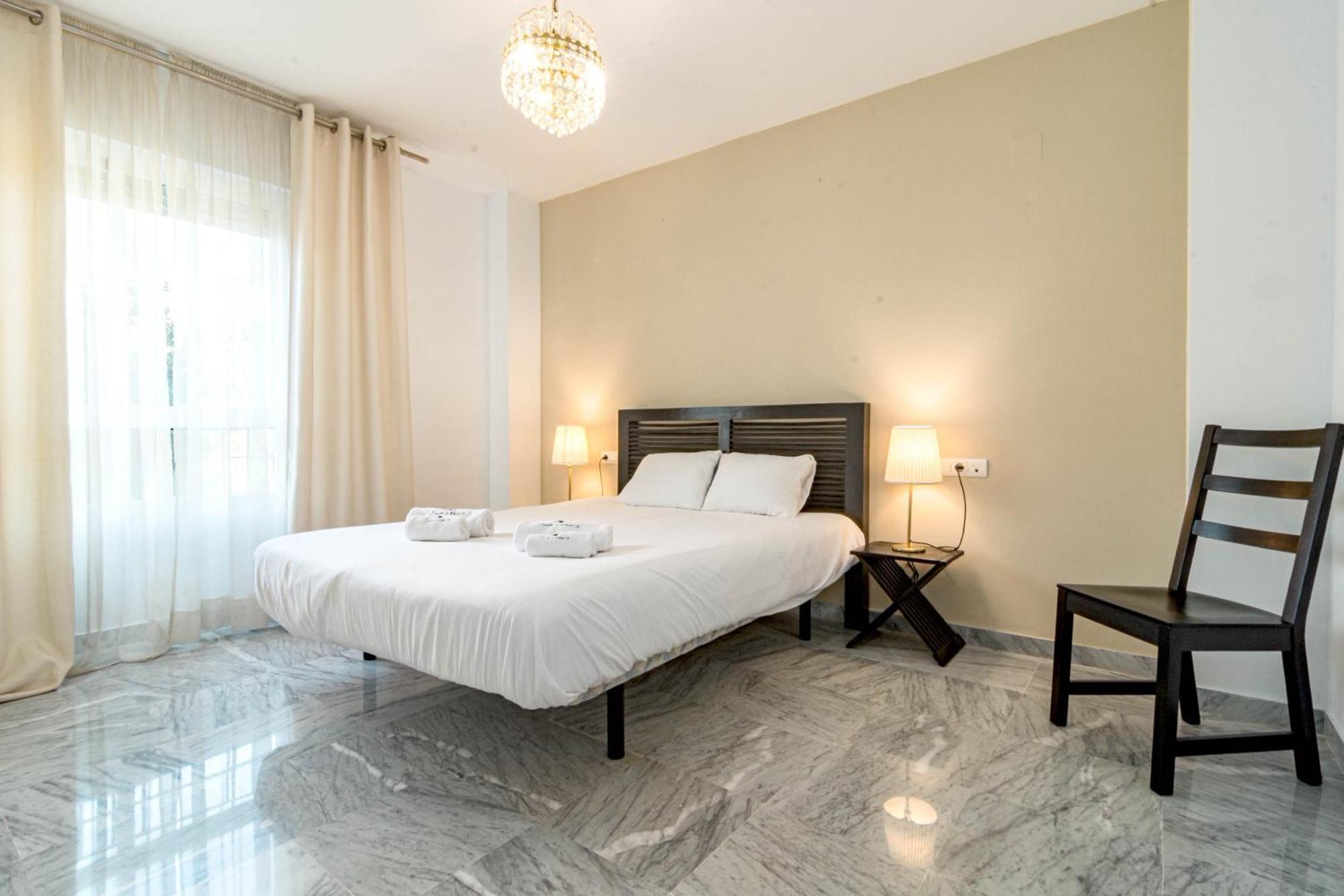 Lovely And Spacious 3-bedroom Apartment, 150m Walk To The
