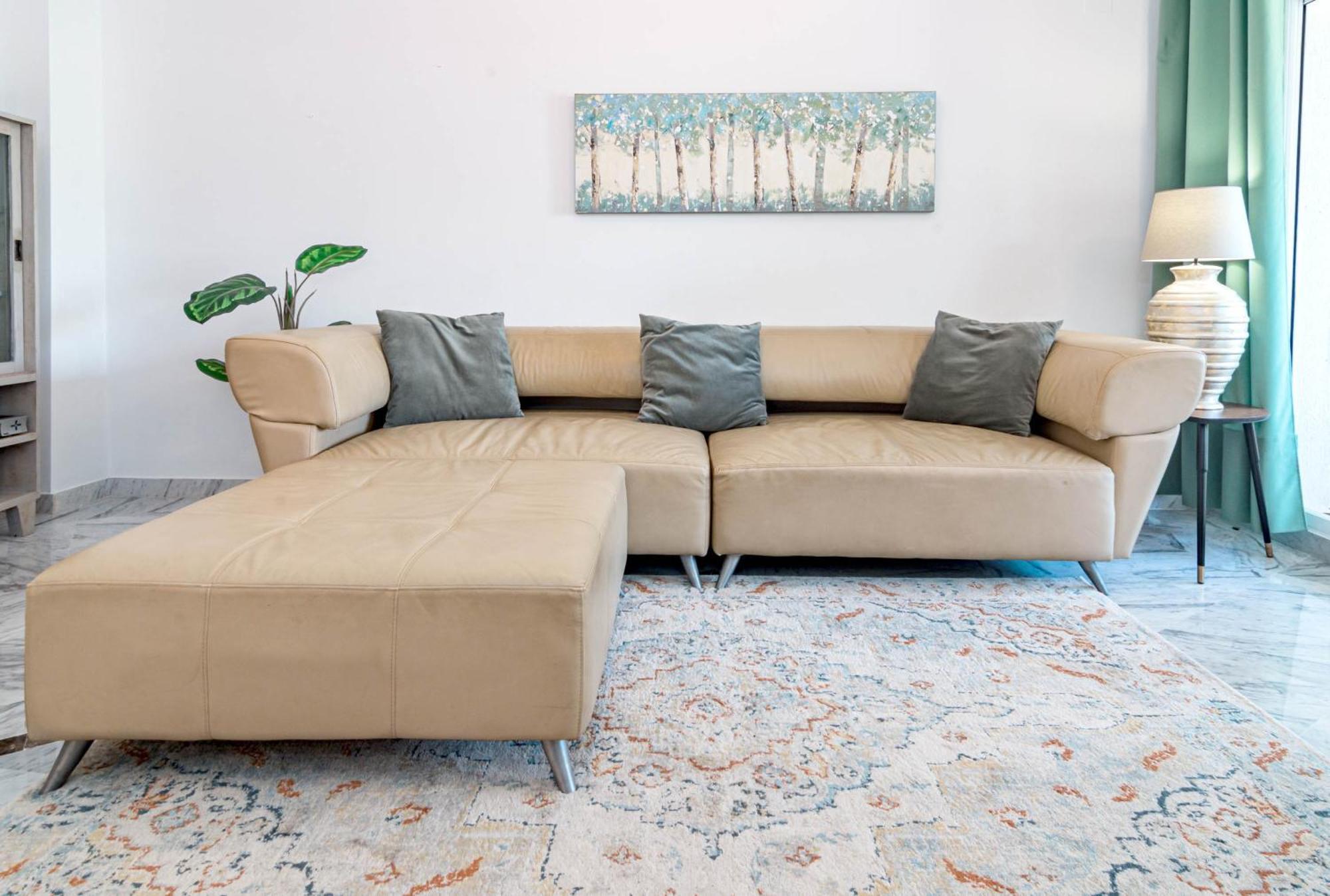 Lovely And Spacious 3-bedroom Apartment, 150m Walk To The Apartamento *