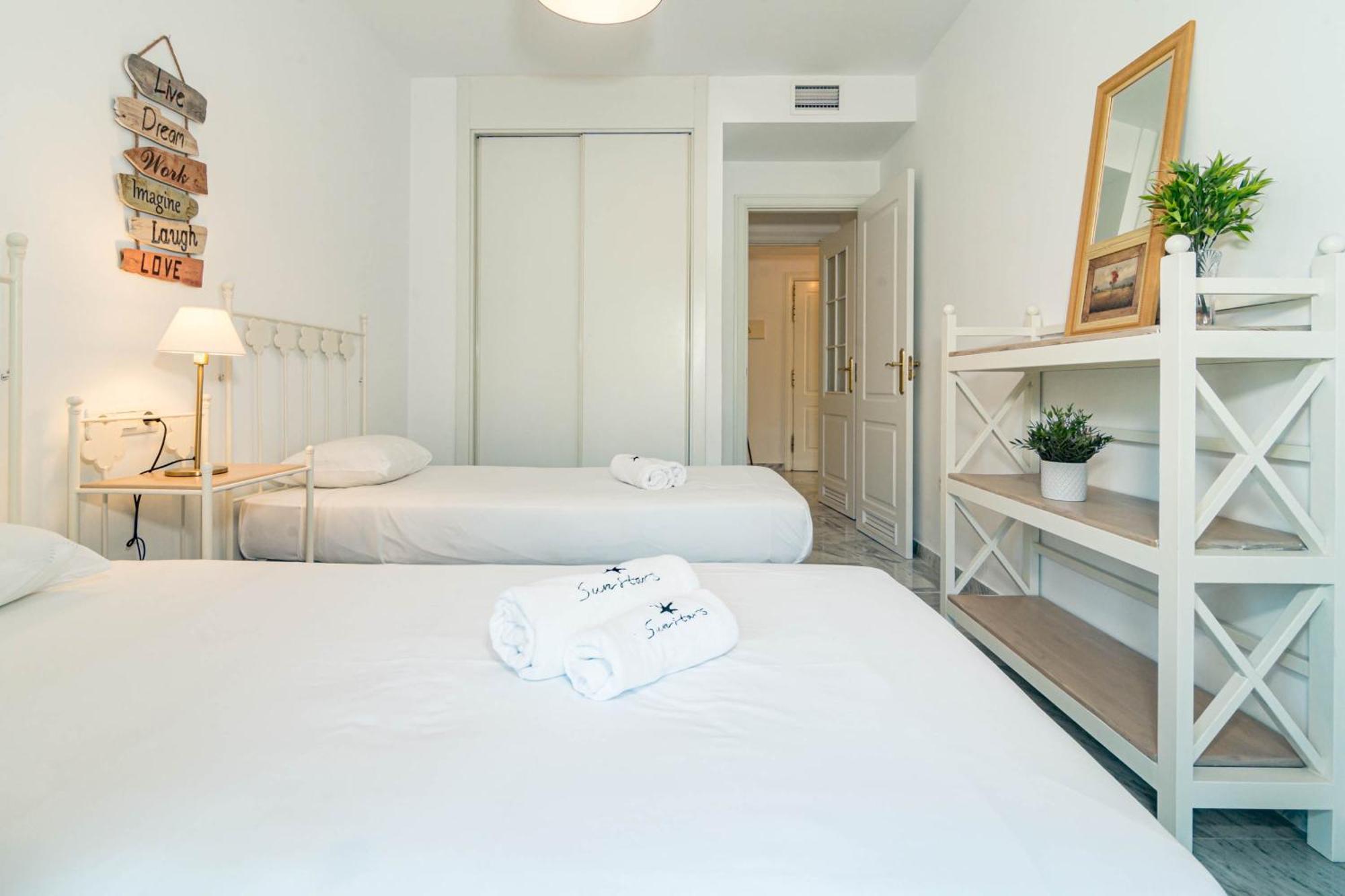 Lovely And Spacious 3-bedroom Apartment, 150m Walk To The Marbella