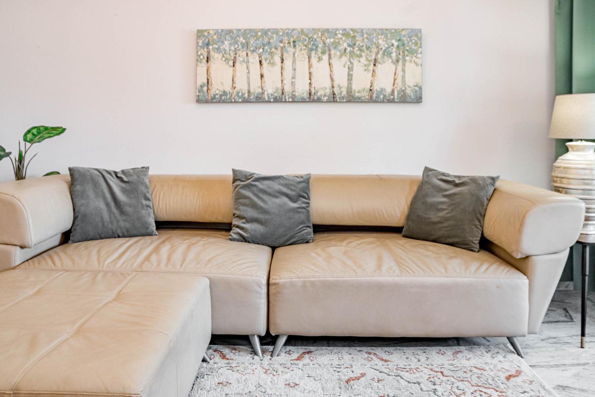 Apartamento Lovely And Spacious 3-bedroom Apartment, 150m Walk To The