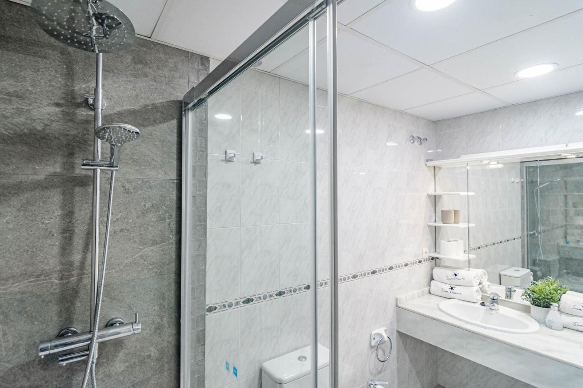 Lovely And Spacious 3-bedroom Apartment, 150m Walk To The Marbella