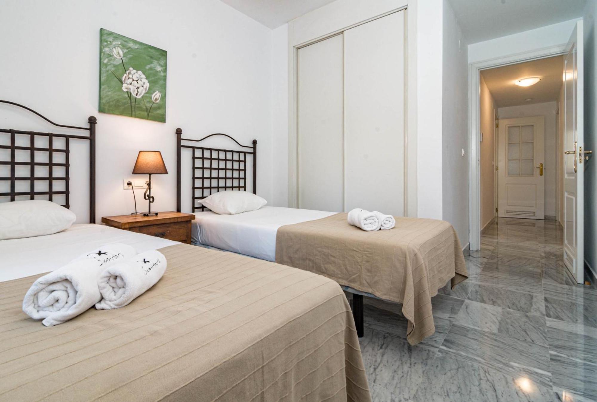 Lovely And Spacious 3-bedroom Apartment, 150m Walk To The Apartamento *