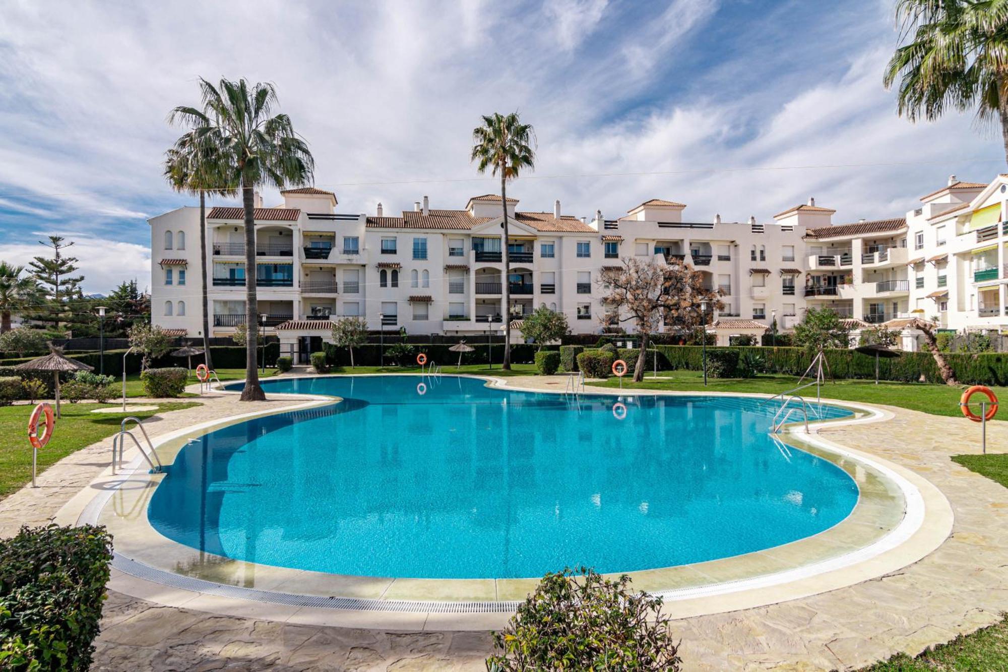 Apartamento Lovely And Spacious 3-bedroom Apartment, 150m Walk To The
