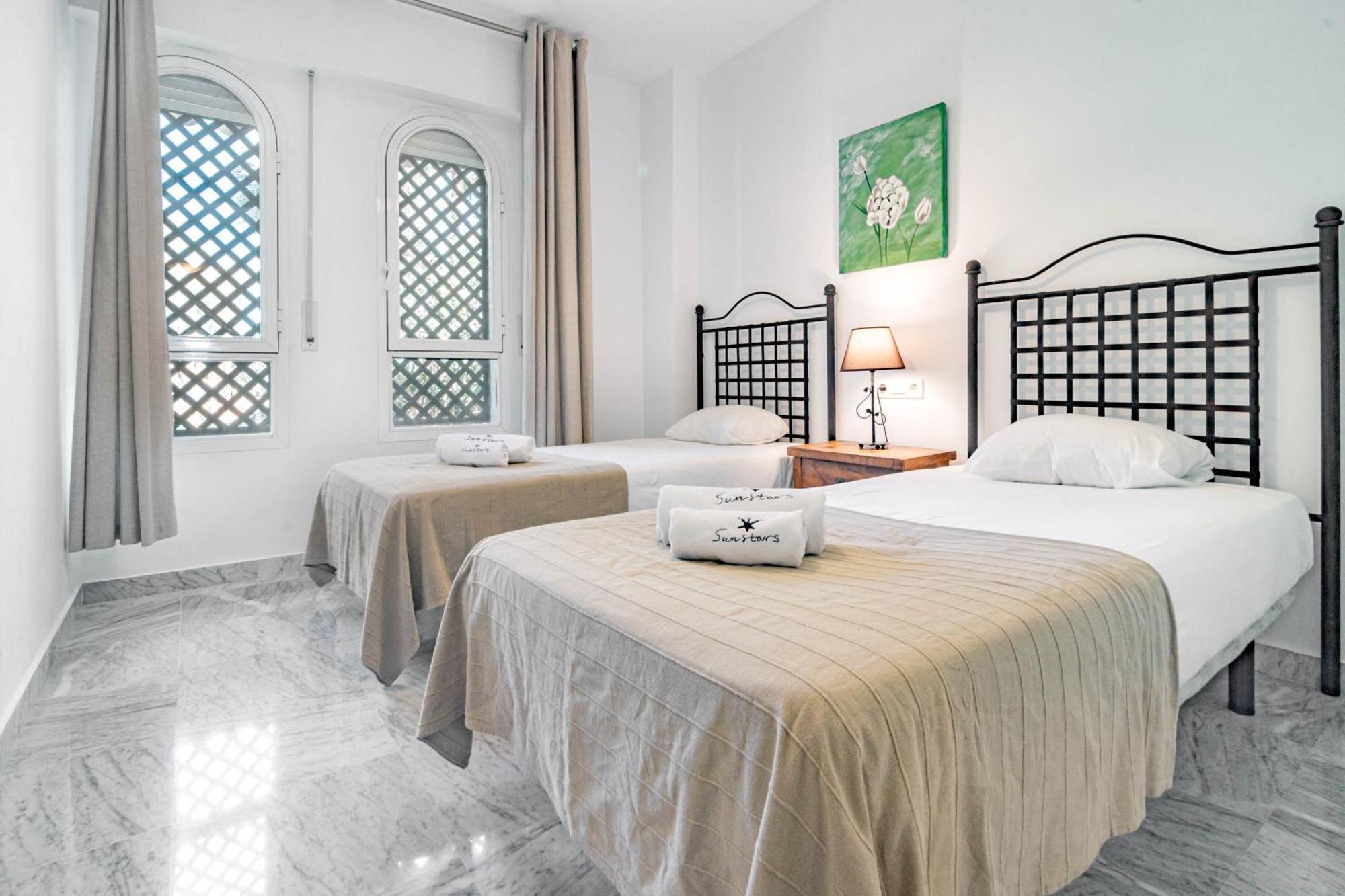 Apartamento Lovely And Spacious 3-bedroom Apartment, 150m Walk To The Marbella
