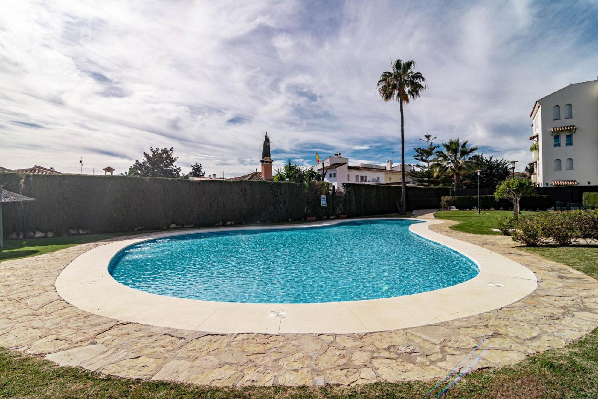 Lovely And Spacious 3-bedroom Apartment, 150m Walk To The Apartamento