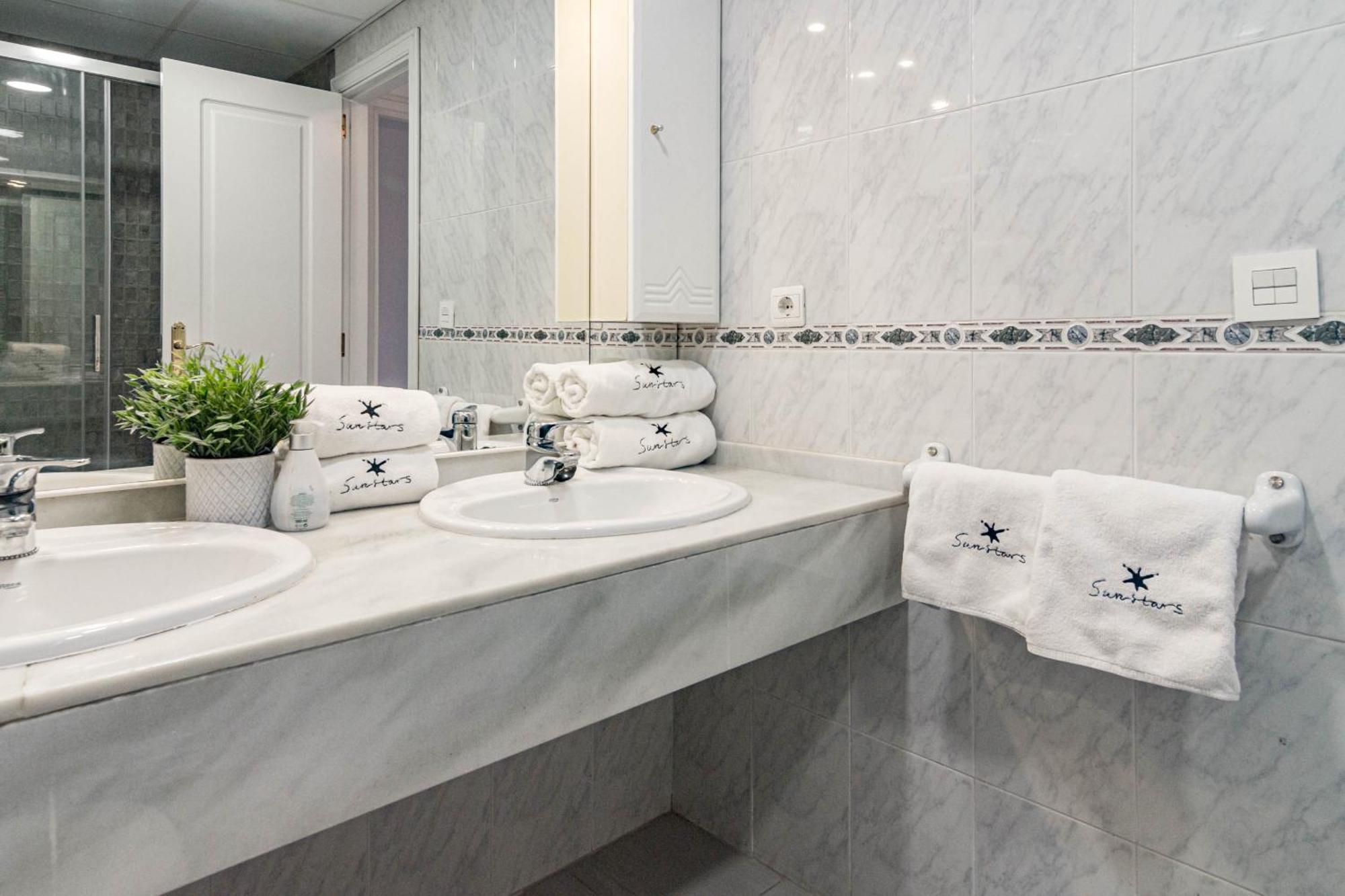 Lovely And Spacious 3-bedroom Apartment, 150m Walk To The
